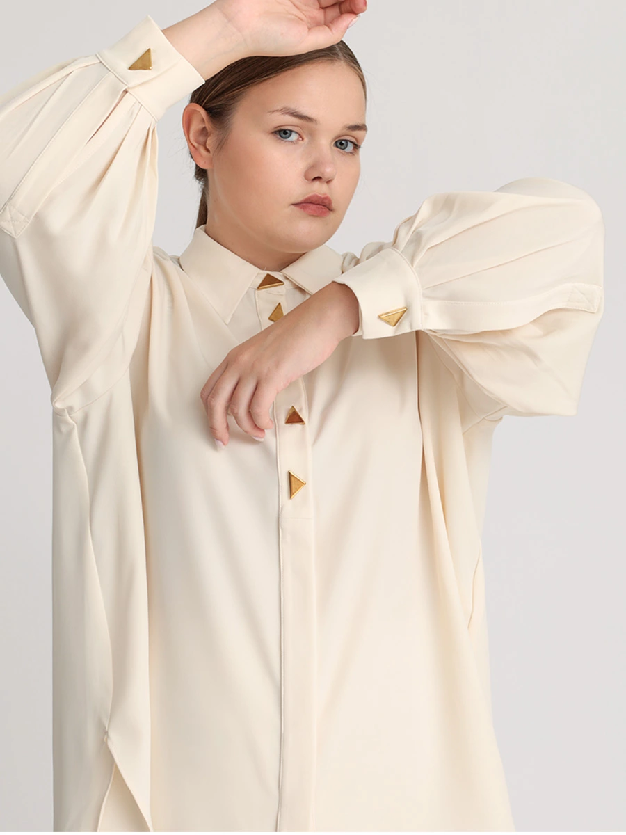 Блуза свободного кроя с декоративными пуговицами